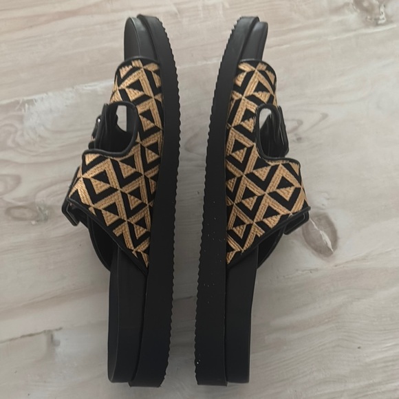 Steven By Steve Madden Black and Tan Sandals - Picture 7 of 7